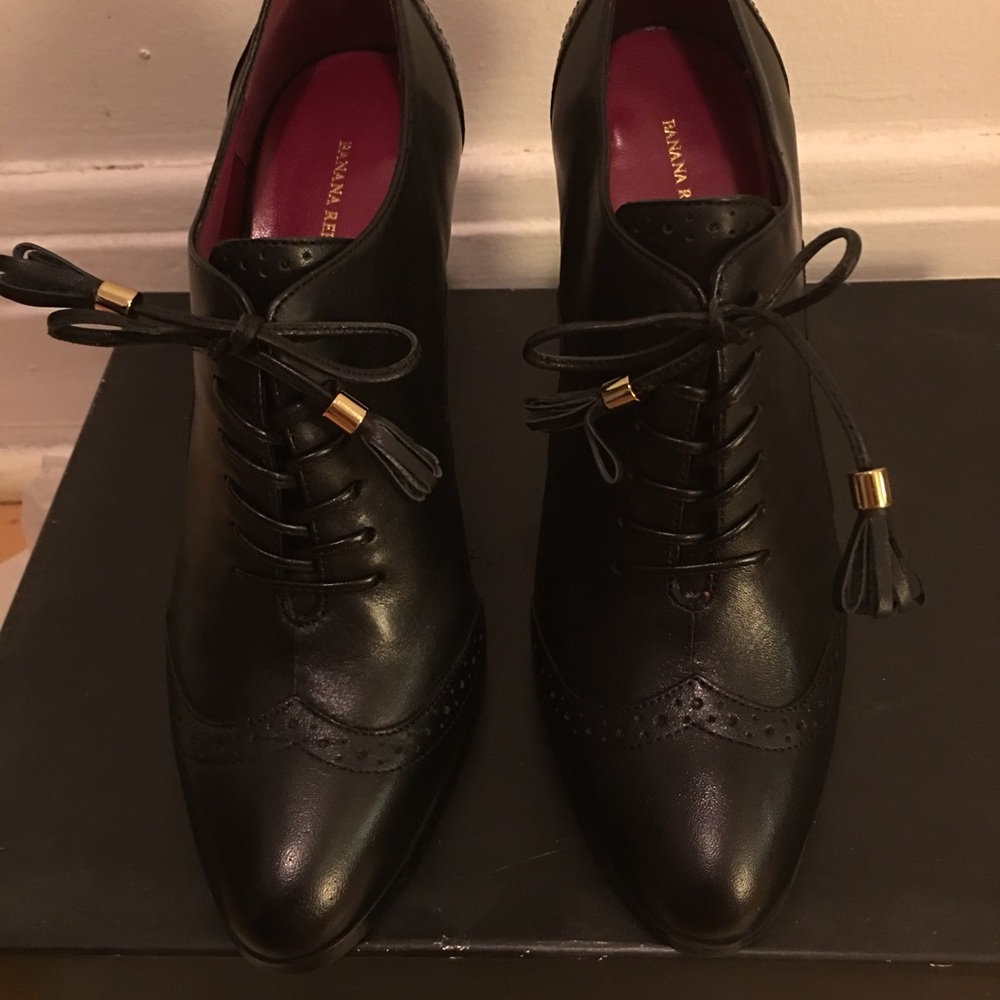 Preowned Banana Republic leather Oxford booties